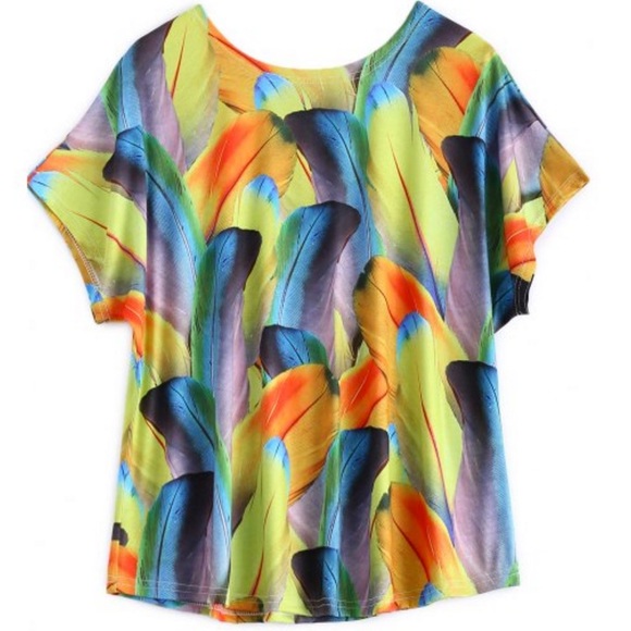 Plus size feather print t-shirt (5X or 20/22)