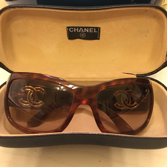 Chanel Tortoiseshell Sunglasses with Gold Cs main image 3