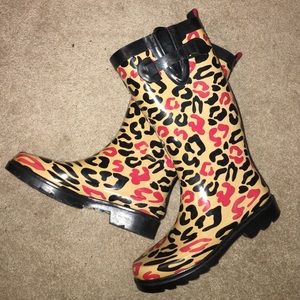 Adorable Cheetah print rain boots 😍☔️👢