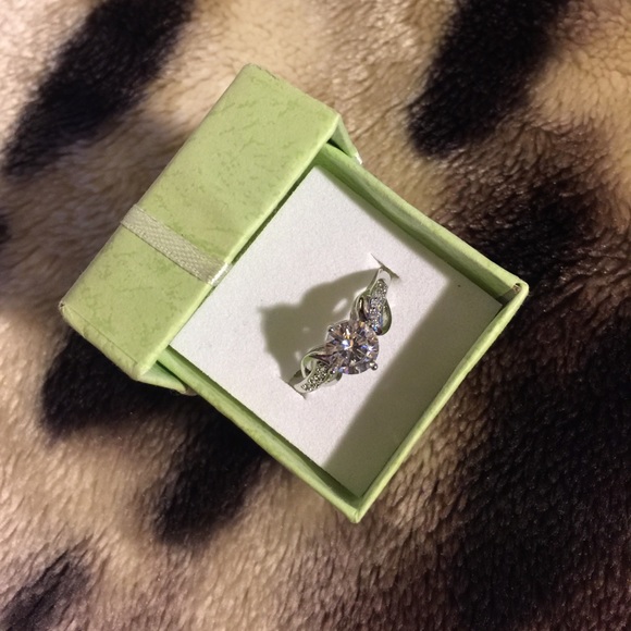 Fashion filled ring
