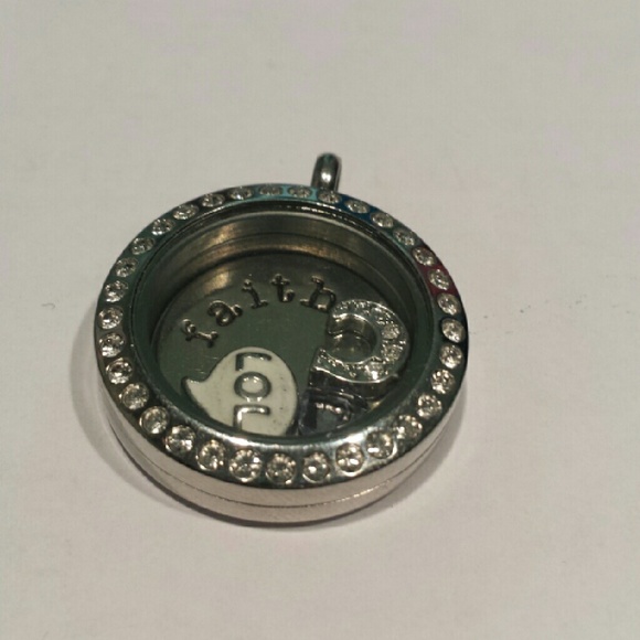 Necklace - Picture 4 of 4
