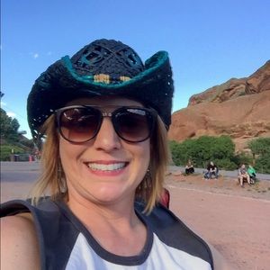 Meet your Posher, April