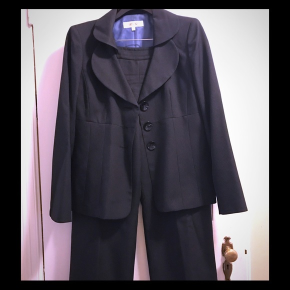 Tahari pants suit