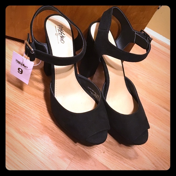 BRAND NEW BLACK HEELS 👠