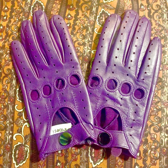 LADIES LEATHER DRIVING GLOVES! NWOT NEVER WORN!
