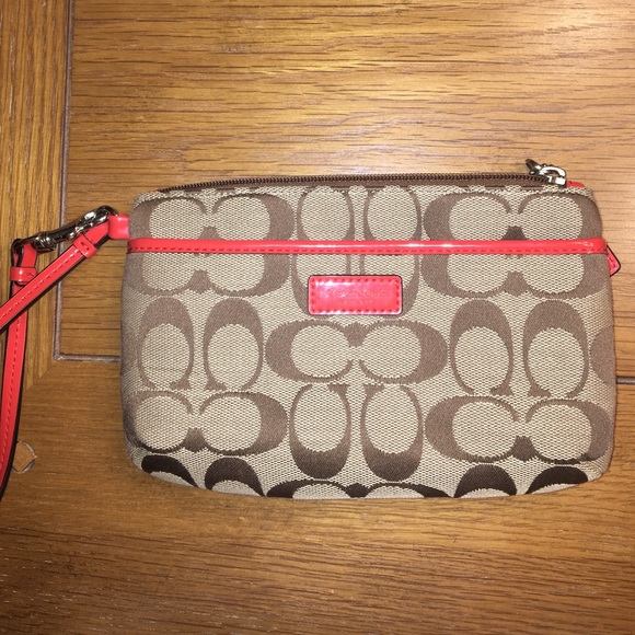 PRICE DROP🎉 Coach Wristlet with red/pink accents