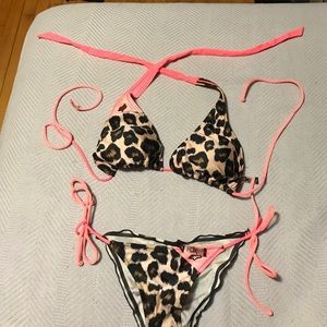 FOX SWIMSUIT TOP AND BOTTOM!