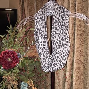 Grey Leopard Printed Scarf