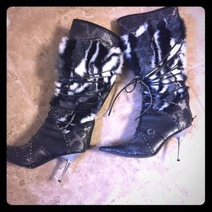 Fuzzy rockstar boots size 7