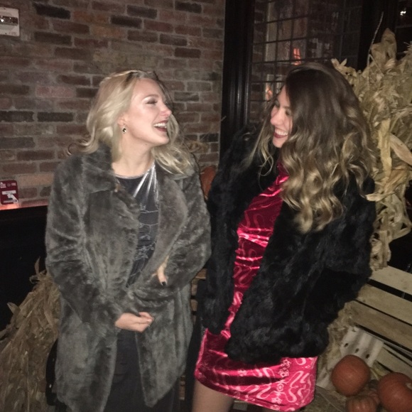 Meet your Posher, Erika - Picture 2 of 3