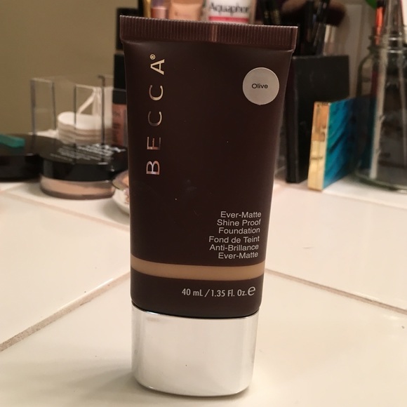 AUTHENTIC BECCA FOUNDATION- OLIVE