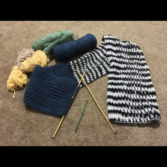 ✨Like New✨Knitting Needles and A Crotchet Needle