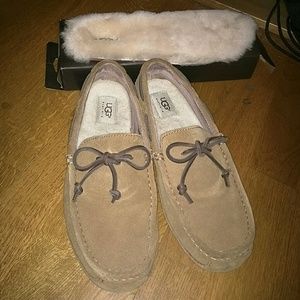 UGG Chester 8M with new inserts. With cleaning kit
