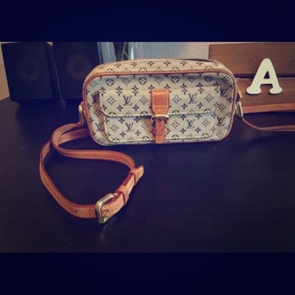 Authentic Louis Vuitton cross body