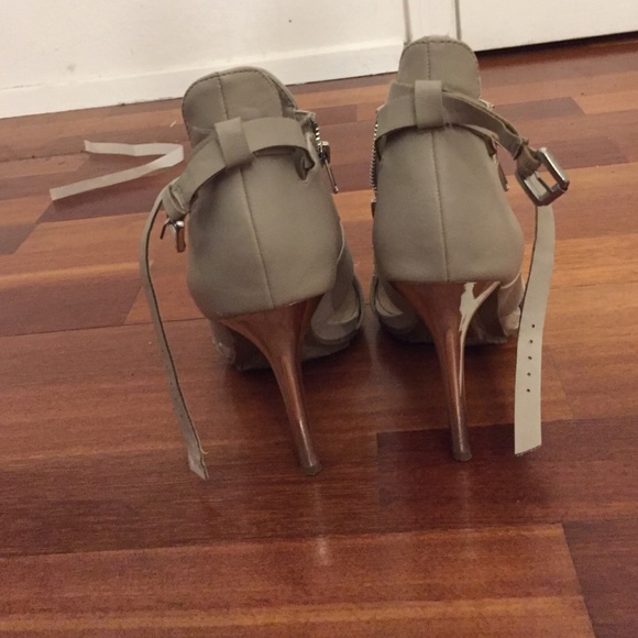Heels - Picture 3 of 4