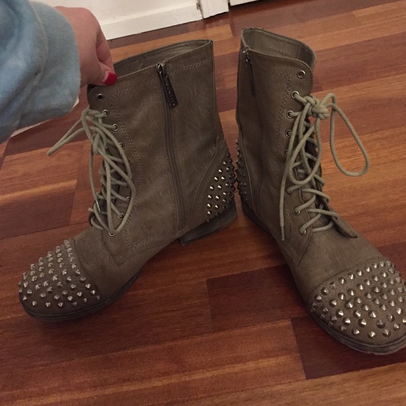 Combat boots