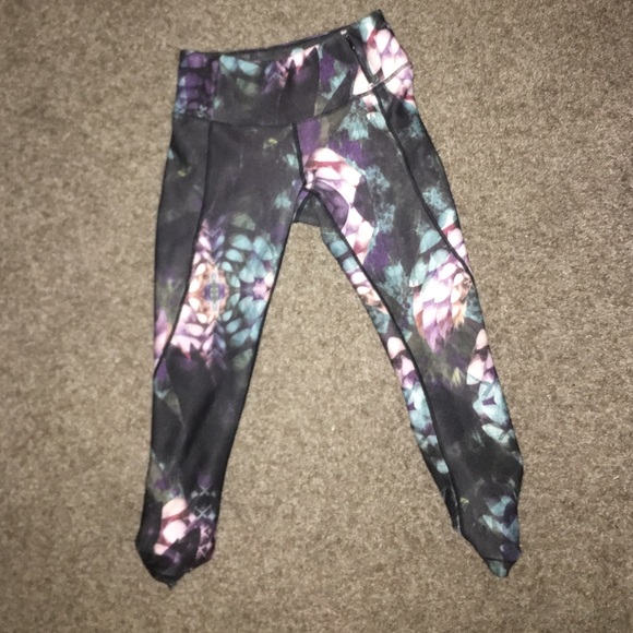 CALIA by Carrie Underwood cropped leggings size 2