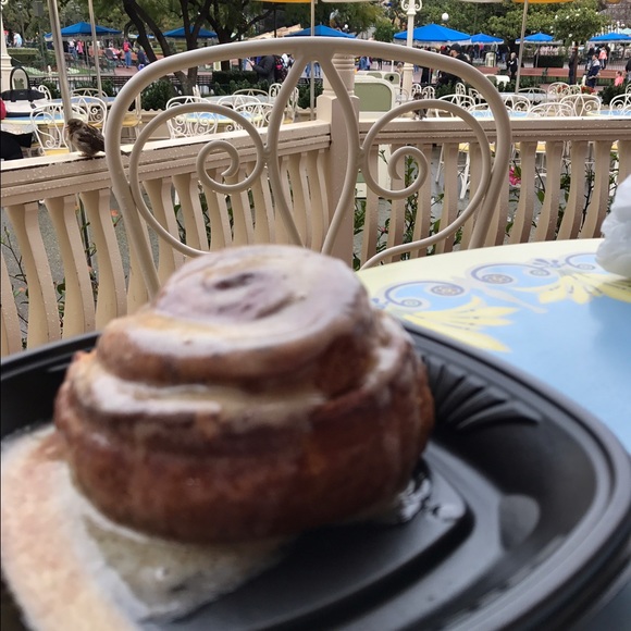 Meet your Posher, Em