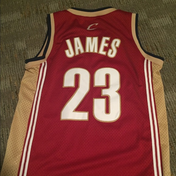 LeBron James jersey size small