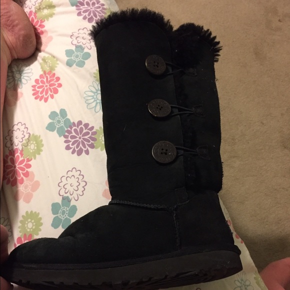 Black tall bailey button uggs