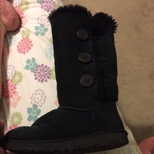 Black tall bailey button uggs