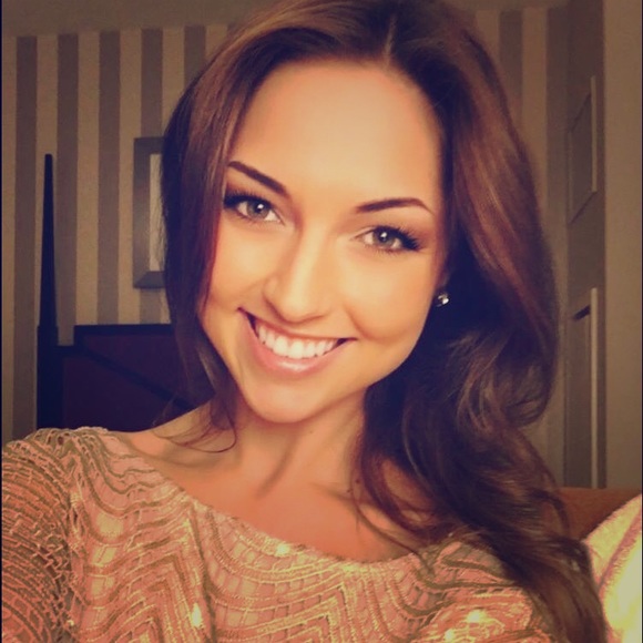 Meet your Posher, Alexandra - Picture 1 of 1