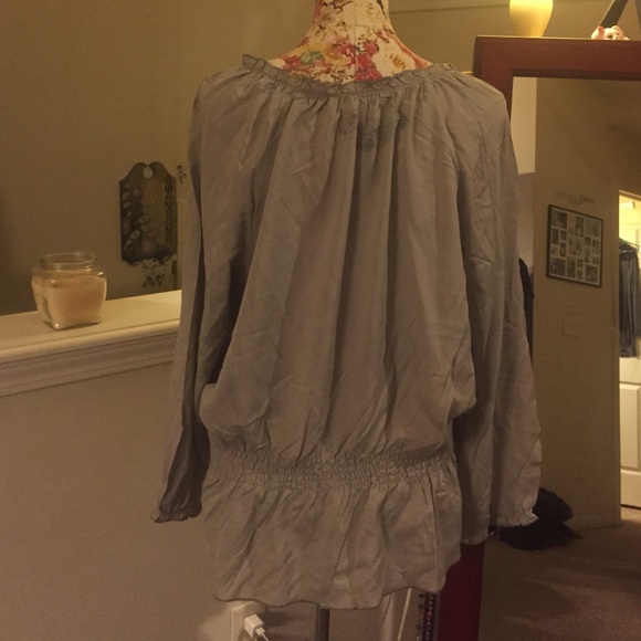 Beautiful blouse - Picture 4 of 4