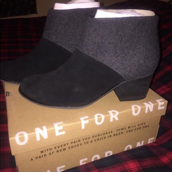 NWT Toms! - Picture 2 of 3