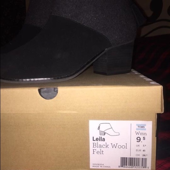 NWT Toms! - Picture 3 of 3