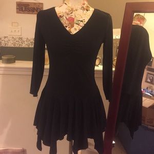 Figure flattering black tunic-medium