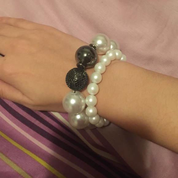 Pearl bracelet bundle
