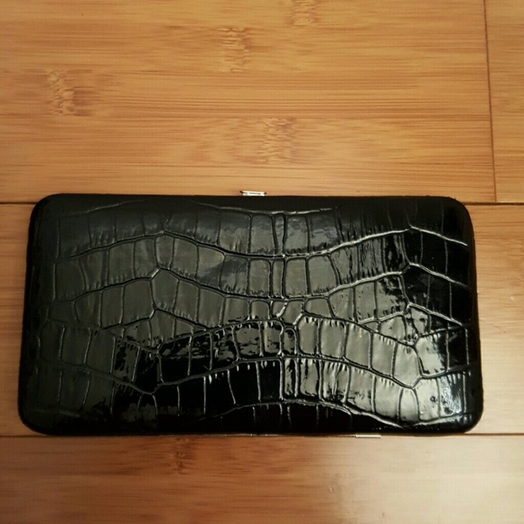 Black clutch