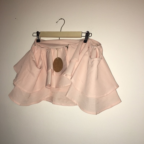 LAST!! Off Shoulder Ruffle Crop - Picture 4 of 4