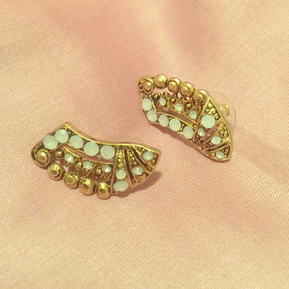 Curved stone posts earrings