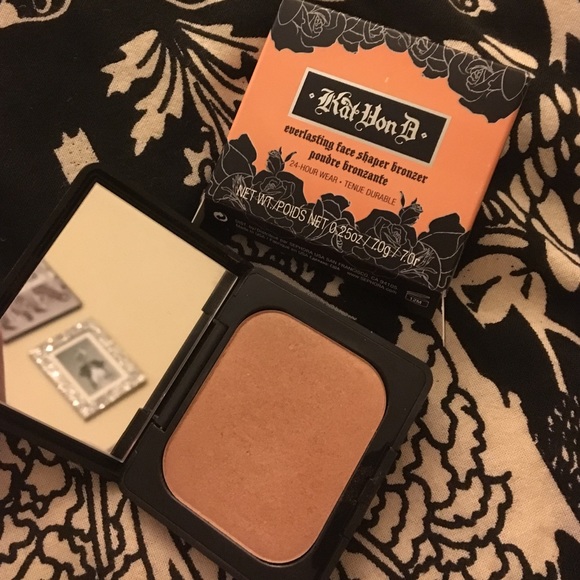 Kat Von D everlasting face shaped bronzer