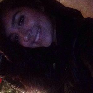 Meet your Posher, Estefani