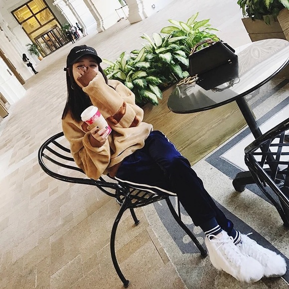 Velvet pants 👖 - Picture 2 of 3