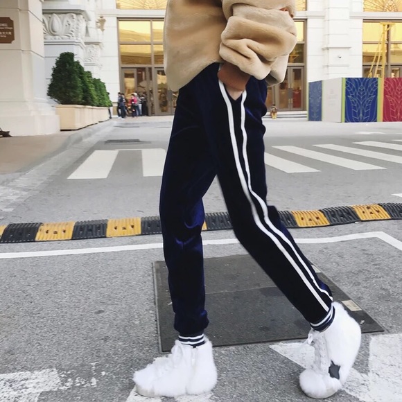 Velvet pants 👖 - Picture 3 of 3