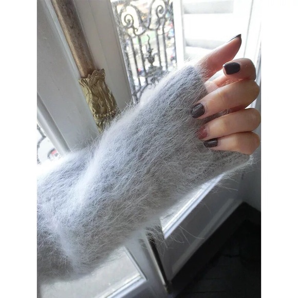 Sweater 🐰 - Picture 3 of 4