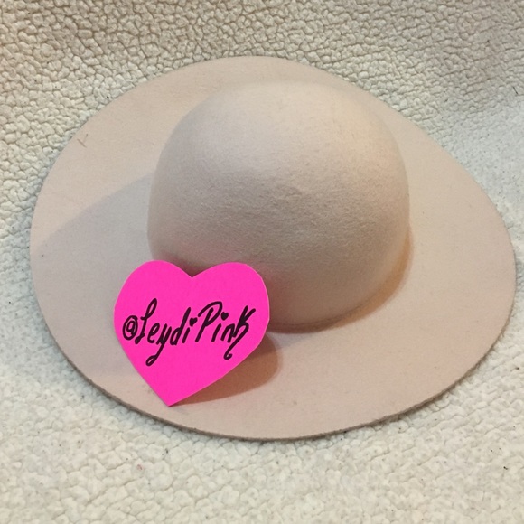 NUDE HAT