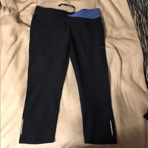 Nike dri fit Crop Running Capri (L)