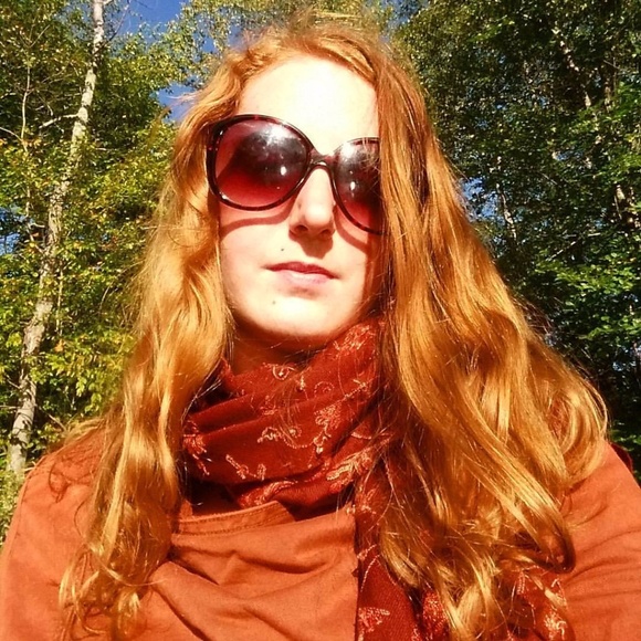 Meet your Posher, Christina - Picture 2 of 2