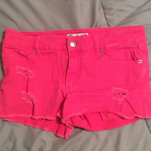 🐾 Pink shorts