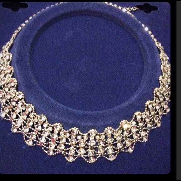 THE ICING Jewelry - NEW NEVER USED Genuine Austrian crystal necklace