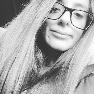 Meet your Posher, Adrianna