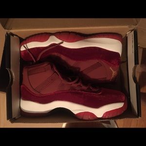 Retro 11s never worn