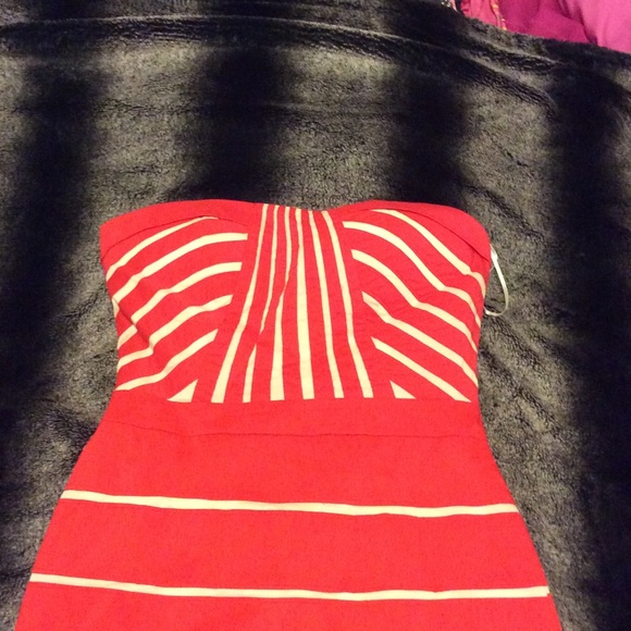 Adorable red and nude dress! - Picture 3 of 4