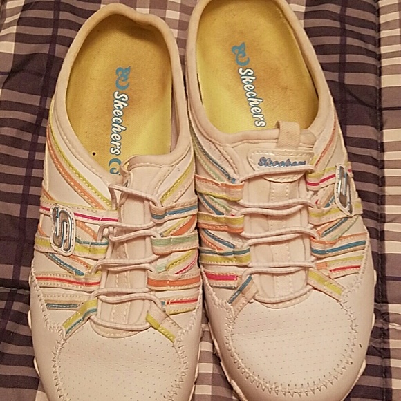 Skechers