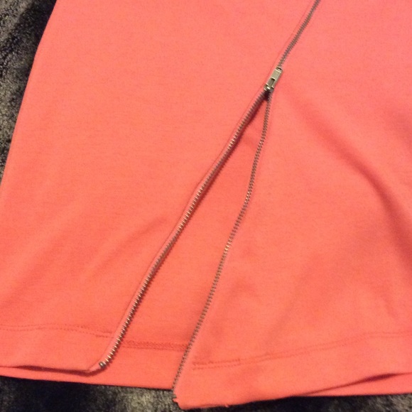 Cute coral mini skirt with zipper! - Picture 2 of 3