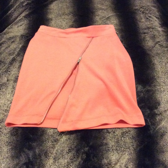 Cute coral mini skirt with zipper! - Picture 3 of 3